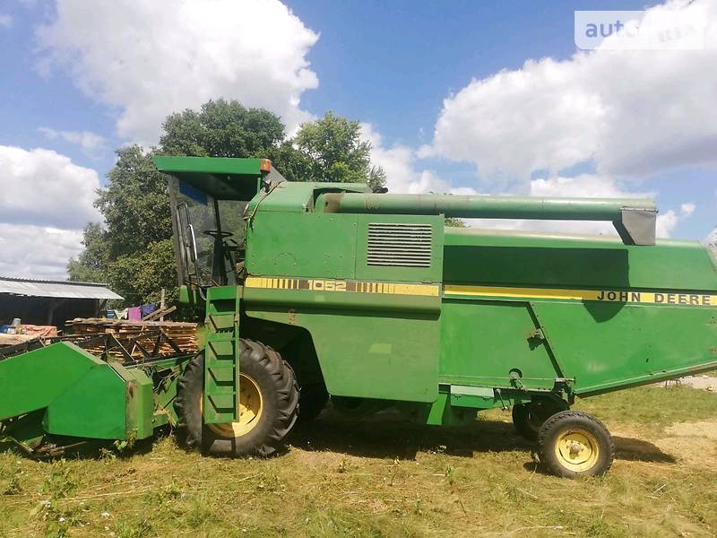 John Deere 1052