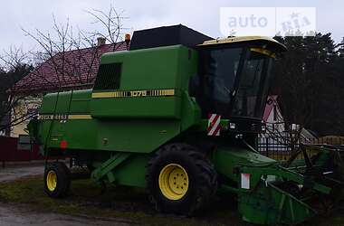 Комбайн зерноуборочный John Deere 1075 1988 в Иваничах