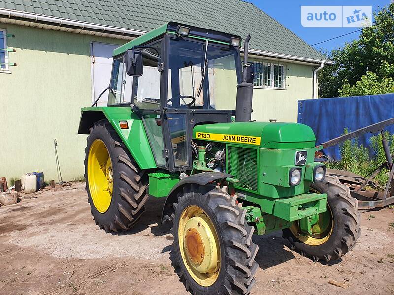 John Deere 2130