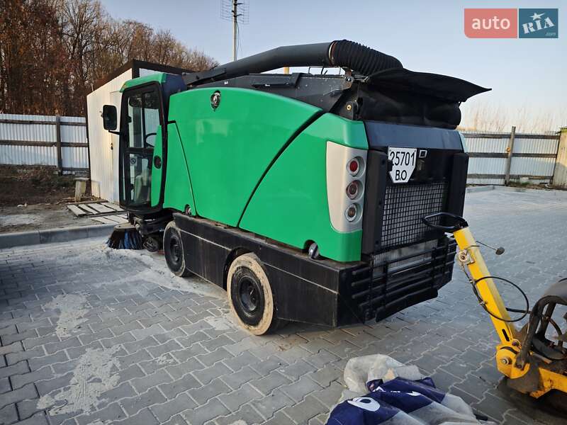 Уборочная машина Johnston Sweepers 142A101T 2010 в Ровно