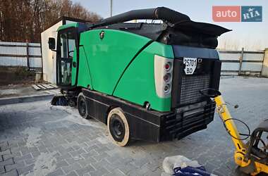 Прибиральна машина Johnston Sweepers 142A101T 2010 в 
