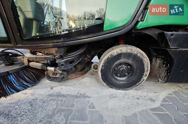 Прибиральна машина Johnston Sweepers 142A101T 2010 в 