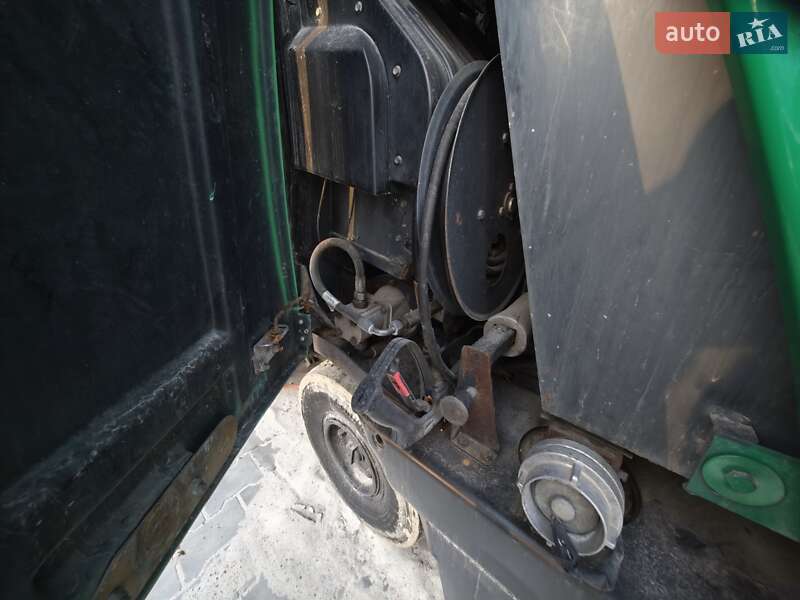 Уборочная машина Johnston Sweepers 142A101T 2010 в Ровно