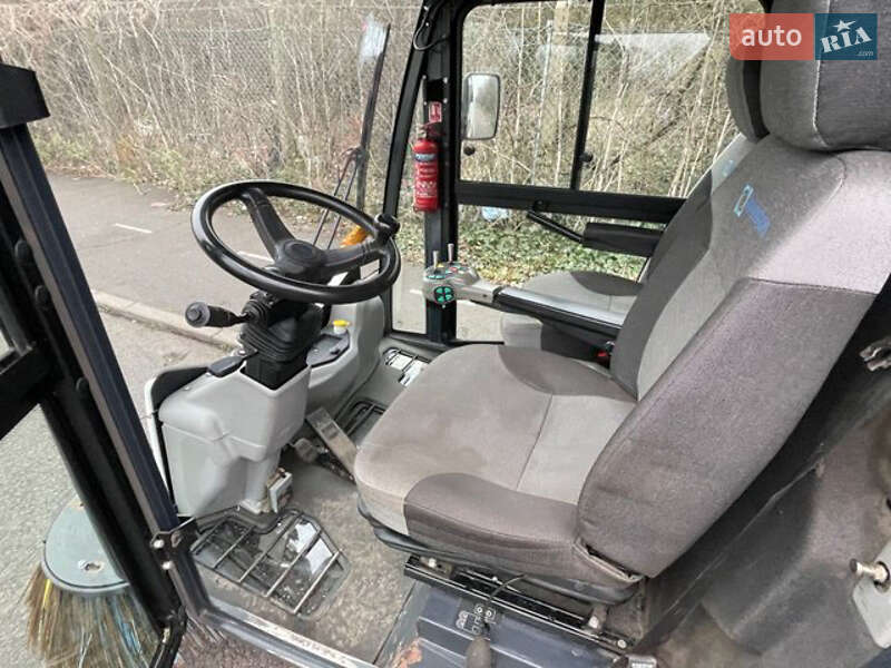 Уборочная машина Johnston Sweepers Compact 2014 в Василькове