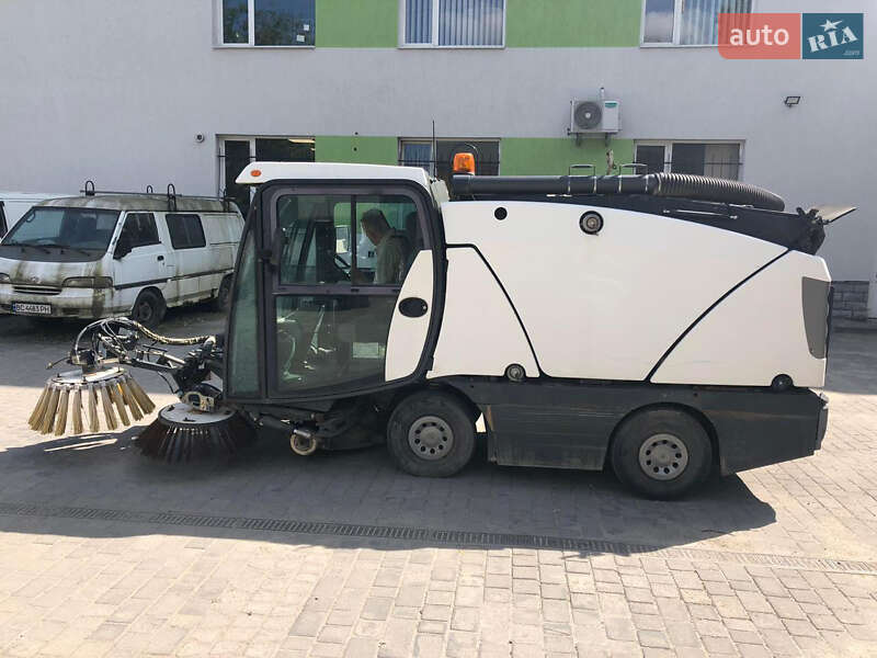 Прибиральна машина Johnston Sweepers Compact 2011 в Львові фото 2 Прибиральна машина Johnston Sweepers Compact 2011 в Львові