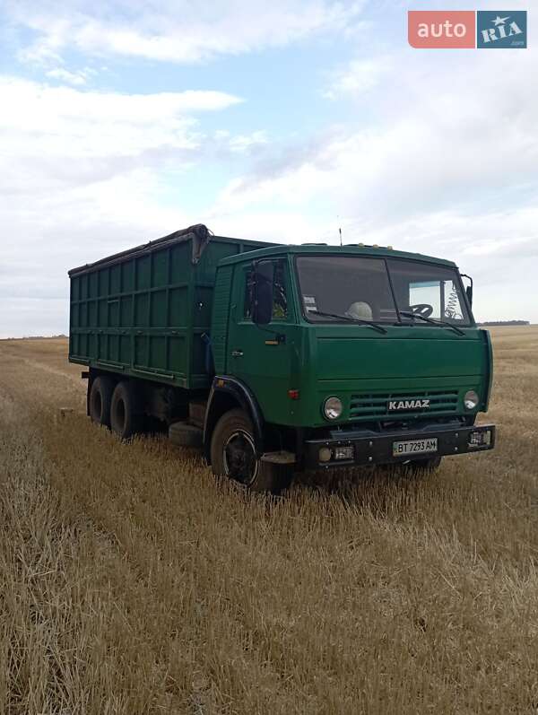 Зерновоз КамАЗ 53212 1984 в Новгородке