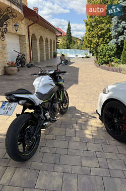 Мотоцикл Без обтекателей (Naked bike) Kawasaki ER 650 2020 в 