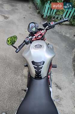Мотоцикл Классик Kawasaki ER 650 2010 в 