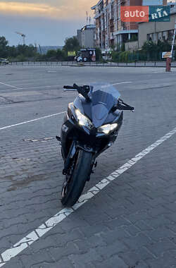 Спортбайк Kawasaki EX 650 2021 в 