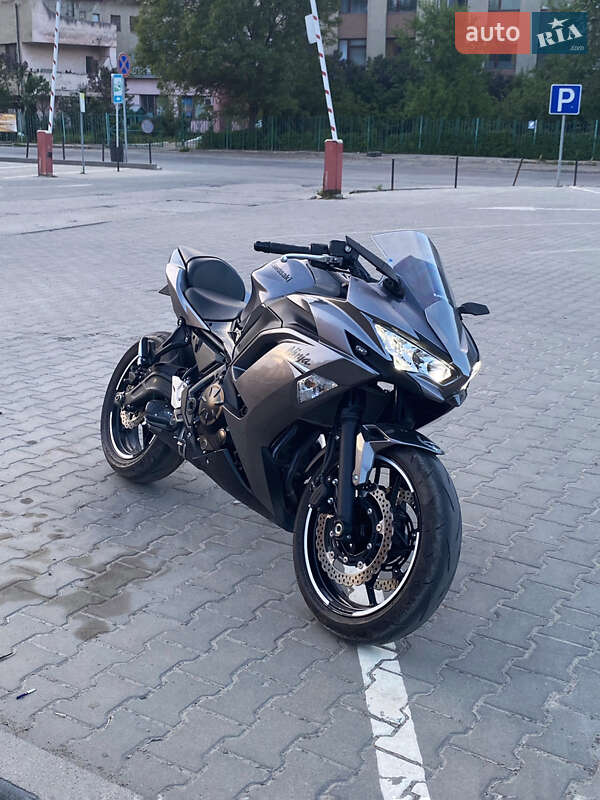 Спортбайк Kawasaki EX 650 2021 в Чернівцях