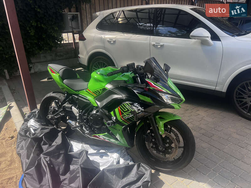 Kawasaki EX 650 2022
