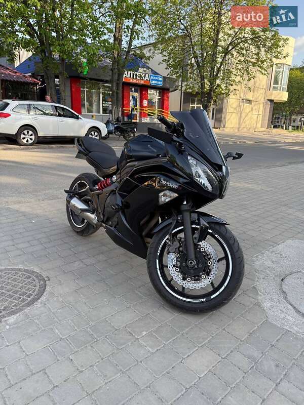 Мотоцикл Спорт-туризм Kawasaki EX 650 2012 в 