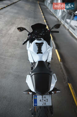Спортбайк Kawasaki EX 650 2016 в 