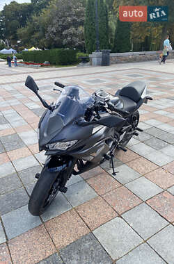 Спортбайк Kawasaki EX 650 2022 в 