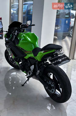 Спортбайк Kawasaki EX 650 2022 в 