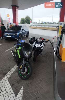 Спортбайк Kawasaki GPX 1995 в Вишневому