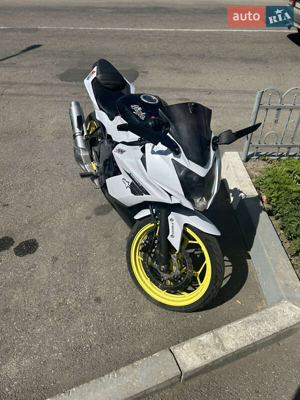 Спортбайк Kawasaki Ninja 250 2015 в Тростянце