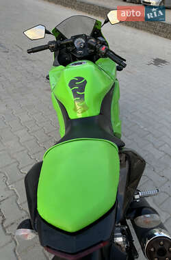Спортбайк Kawasaki Ninja 250R 2011 в 