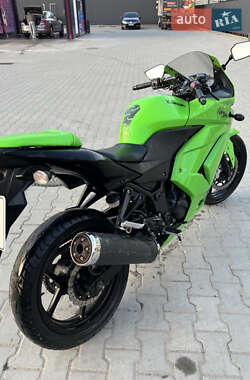 Спортбайк Kawasaki Ninja 250R 2011 в 