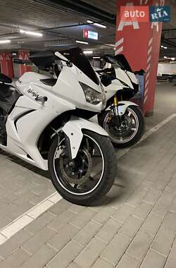 Спортбайк Kawasaki Ninja 250R 2008 в 