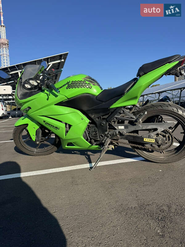 Спортбайк Kawasaki Ninja 250R 2013 в Киеве фото Спортбайк Kawasaki Ninja 250R 2013 в Киеве