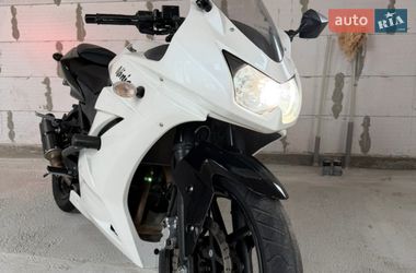 Спортбайк Kawasaki Ninja 250R 2011 в Тростянце