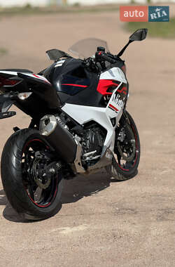 Мотоцикл Без обтекателей (Naked bike) Kawasaki Ninja 400 2020 в 