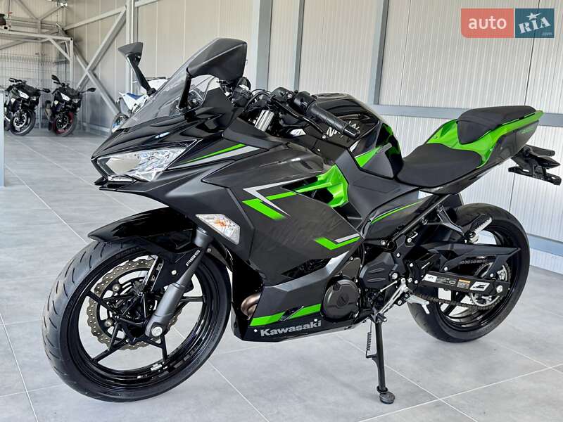 Спортбайк Kawasaki Ninja 400 2023 в 