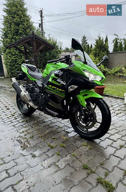 Спортбайк Kawasaki Ninja 400 2018 в 