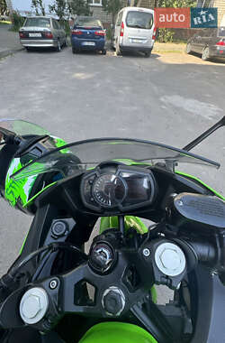 Спортбайк Kawasaki Ninja 400 2018 в 