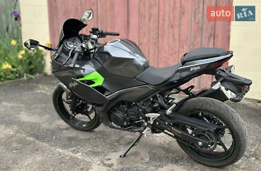 Спортбайк Kawasaki Ninja 400 2022 в 
