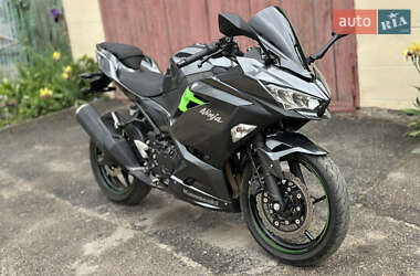 Спортбайк Kawasaki Ninja 400 2022 в 
