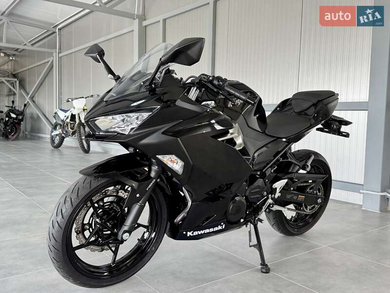 Спортбайк Kawasaki Ninja 400 2018 в 