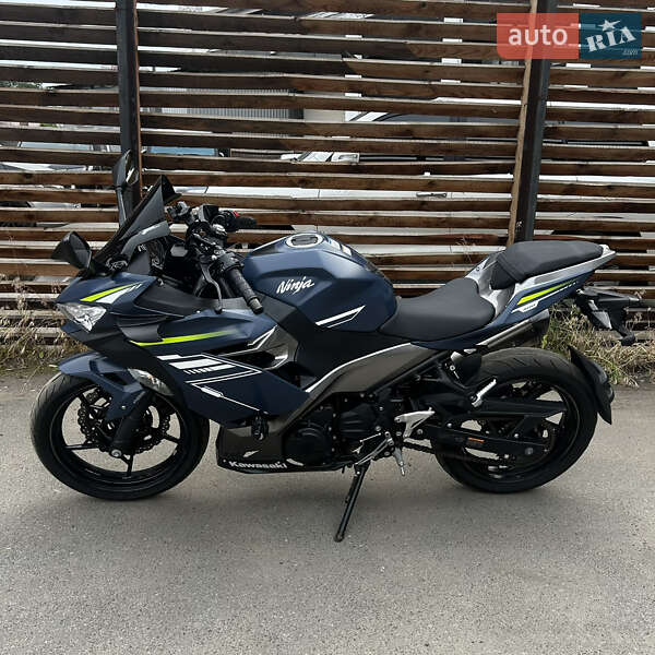 Спортбайк Kawasaki Ninja 400 2022 в Киеве