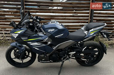 Спортбайк Kawasaki Ninja 400 2022 в 