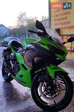 Спортбайк Kawasaki Ninja 400 2022 в 