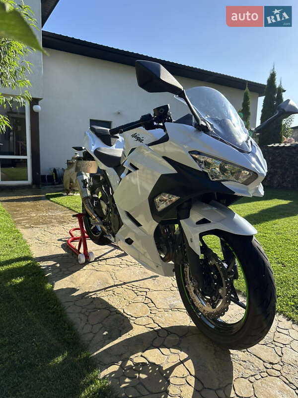 Спортбайк Kawasaki Ninja 400 2023 в Рівному