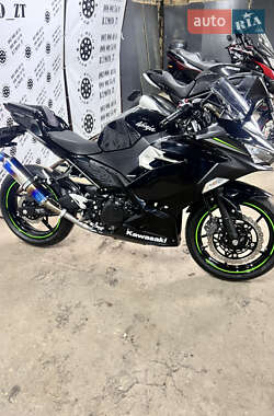 Мотоцикл Спорт-туризм Kawasaki Ninja 400 2018 в 