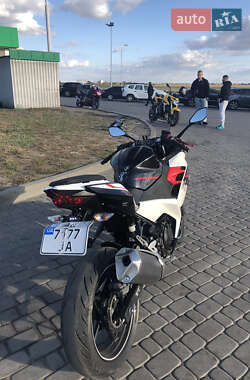 Спортбайк Kawasaki Ninja 400 2021 в 