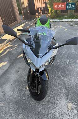 Спортбайк Kawasaki Ninja 400 2019 в 