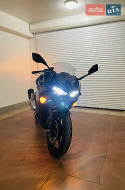 Спортбайк Kawasaki Ninja 500 2024 в 
