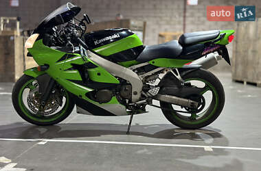 Спортбайк Kawasaki Ninja 600 ZX-6R 2000 в 