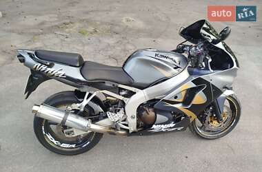 Спортбайк Kawasaki Ninja 600 ZX-6R 2001 в 