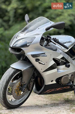 Спортбайк Kawasaki Ninja 600 ZX-6R 2001 в 