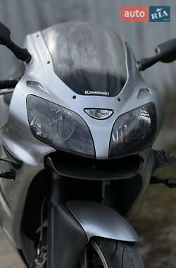 Спортбайк Kawasaki Ninja 600 ZX-6R 2001 в 