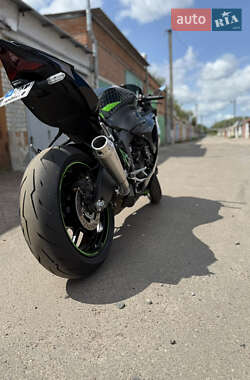 Спортбайк Kawasaki Ninja 636 ZX-6R 2025 в 