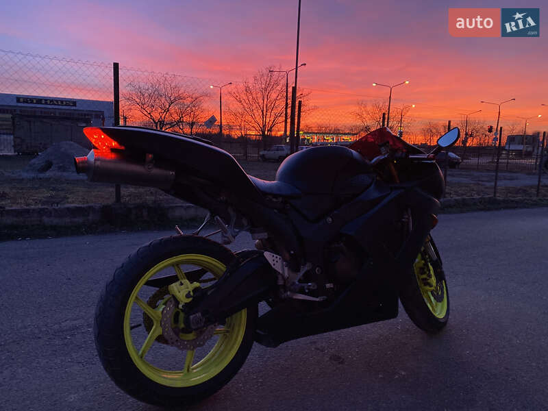 Спортбайк Kawasaki Ninja 636 ZX-6R 2004 в Запоріжжі фото 4 Спортбайк Kawasaki Ninja 636 ZX-6R 2004 в Запоріжжі