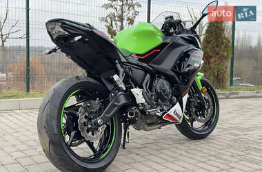 Мотоцикл Спорт-туризм Kawasaki Ninja 650 2022 в 