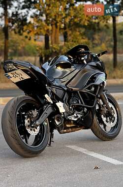 Спортбайк Kawasaki Ninja 650R 2019 в 