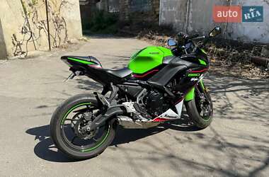 Спортбайк Kawasaki Ninja 650R 2022 в 